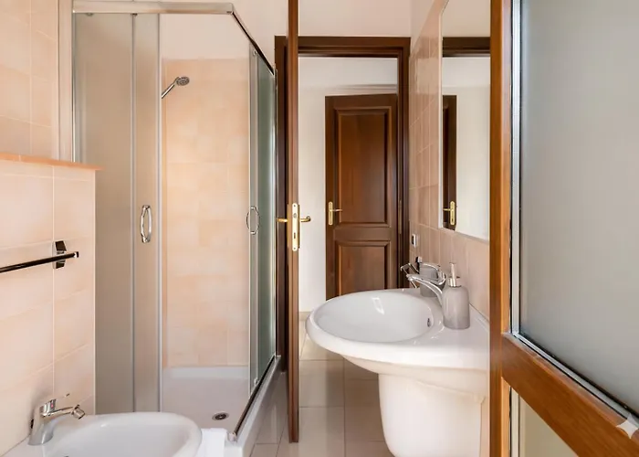 Dimoras 3br Center Balcony & Parking Appartement *